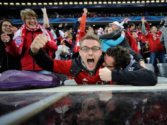 Fußball, FC Bayern München, Champions League Sieger 2013 FUSSBALL CHAMPIONS LEAGUE SAISON 2012 2013 FINALE Public Viewing anlaesslich des Champions League Finale 2013 am 25.05.2013 in der Allianz Arena: Grosse Freude bei den Bayern Fans 