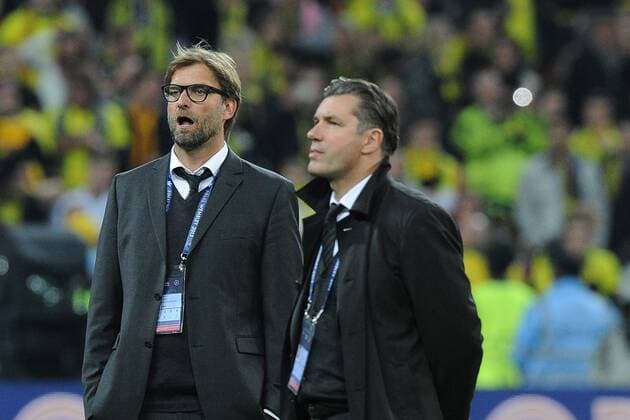 Fussball Champions League Finale Borussia Dortmund - Bayern München am 25.05.2013 im Wembley-Stadion in London Jürgen Klopp ( Trainer Dortmund ), links - Michael Zorc ( Sportdirektor Dortmund ), rechts - enttäuscht