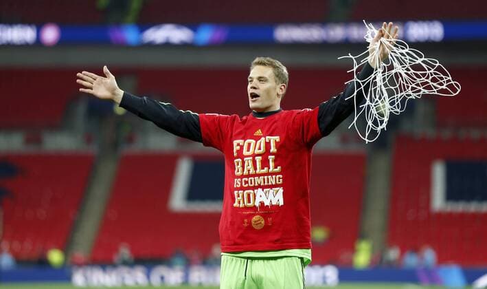 Manuel Neuer, goalie of Bayern Munich, celebrates after the awarding ceremony for the UEFA Champions League final football match between Borussia Dortmund (BVB) - FC Bayern München at Wembley Stadium in London, Britain on May 25, 2013. Bayern Munich claimed the title with 2-1.(Xinhua Wang Lili) BRITAIN-LONDON-SOCCER-UEFA-CHAMPIONS LEAGUE-FINAL 