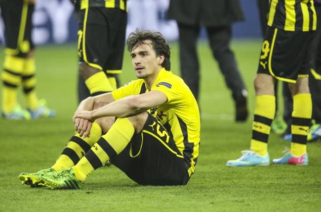 Mats HUMMELS Nr. 15 BVB Emotionen, enttäuscht, Enttäuschung, Frust, frustriert, Trauer ,traurig, verzweifelt, Verzweiflung FC BAYERN MÜNCHEN - BORUSSIA DORTMUND (2 -1 ) Fussball UEFA Champions League, Finale, im Wembley Stadion London am 25.05.2013 CL Saison 2012 2013, FCB, München, BVB