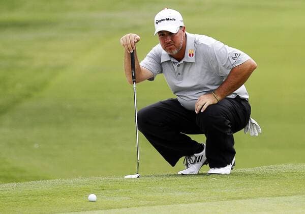 26 MAY 2013: Boo Weekley lines up his putt on hole 15 during the final round of the Crowne Plaza Invitational at Colonial played in Fort Worth, TX. GOLF: MAY 26 PGA Golf Herren - Crowne Plaza Invitational at Colonial - Final Round Icon16219 EDITORIAL USE ONLY
