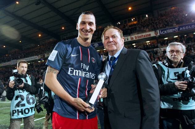 Zlatan Ibrahimovic (PSG) avec le trophee du meilleur buteur de ligue 1 FOOTBALL : FC Lorient vs Paris St Germain PSG - Ligue 1 - 26 05 2013 BrunoPerrel 