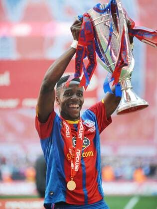 Football : Championship play-off final Crystal Palace Wembley Wilfried Zaha - Crystal Palace celebrates with the trophy 