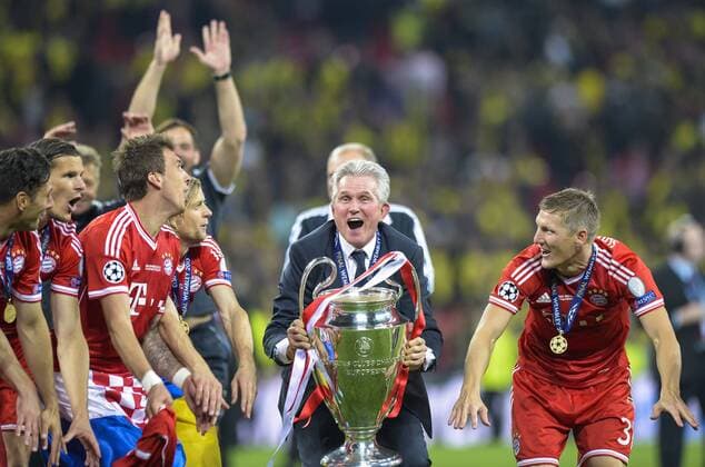Fußball, FC Bayern München, Champions League Sieger 2013 Trainer Cheftrainer Jupp HEYNCKES (FCB) , Bastian Schweinsteiger (Bayern 31) Jubel, Freude, Emotionen, Feiern, Lachen, jubelt, freuen Champions League Pokal, Trophaee, Trophy, FC BAYERN MUENCHEN - BORUSSIA DORTMUND (2 -1 ) Fussball UEFA Champions League, Finale, im Wembley Stadion London am 25.05.2013 CL Saison 2012 2013, FCB, München, BVB