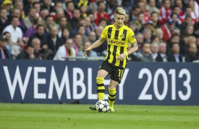 Marco REUS, Nr.11 BVB Einzelaktion mit Ball, Ganzfigur, Freisteller, Einzelbild, Hochformat, Aktion, Ganzkörper, Einzelaufnahmen, Action FC BAYERN MUENCHEN - BORUSSIA DORTMUND (2 -1 ) Fussball UEFA Champions League, Finale, im Wembley Stadion London am 25.05.2013 CL Saison 2012 2013, FCB, München, BVB