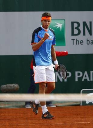 French Open 2013, Roland Garros,Paris,ITF Grand Slam Tennis Tournament, Jiri Vesely (CZE) macht die Faust und jubelt,Jubel.Emotion,Einzelbild, Ganzkoerper,Hochformat
