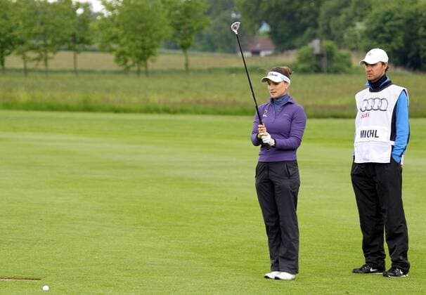 GOLF - Ladies German Open 2013 MARKT INDERSDORF,DEUTSCHLAND,30.MAI.13 - DIVERS, GOLF - Ladies European Tour, UniCredit Ladies German Open im GC Gut Haeusern. Bild zeigt Stefanie Michl (AUT) mit ihrem Caddy. 