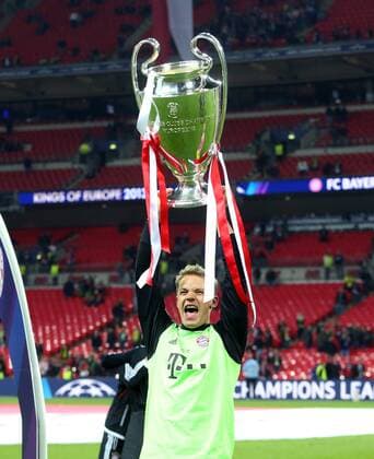 Manuel Neuer (Torwart FC Bayern),hält den Pokal nach oben BVB Borussia Dortmund vs FC Bayern München UEFA Champions League 2012 2013, Finale, Fussball, men, Männer, soccer London, 25.5.2013