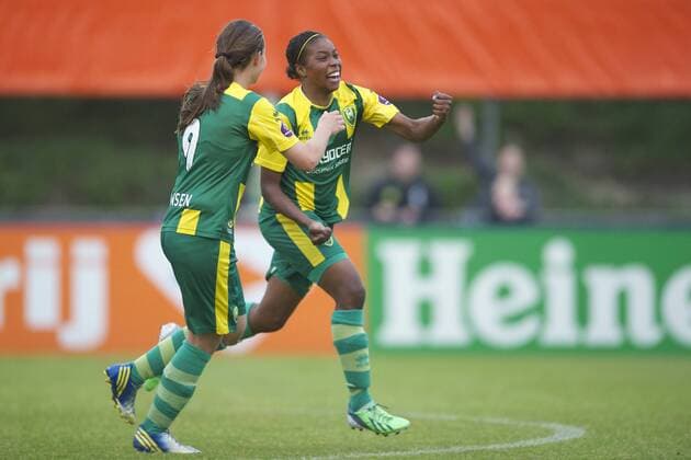 (L-R) Renate Jansen of ADO Den Haag, Lineth Beerensteyn of ADO Den Haag Vrouwen ADO Den Haag v FC Twente KNVB Beker Finale Dames 2012 2013 xVIxWillemxJanxDijkdrentxIVx 1586244
