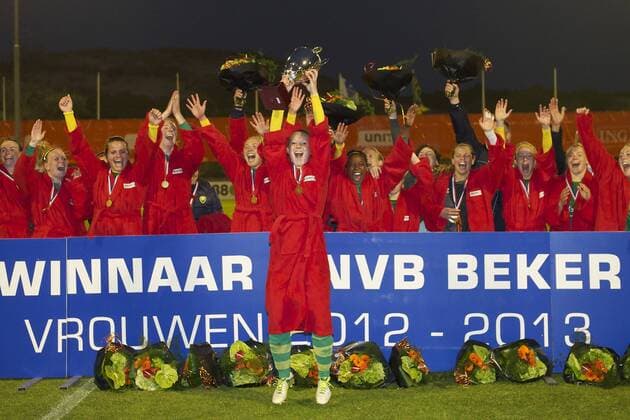 Barbara Lorsheijd of ADO Den Haag, Marleen Joore of ADO Den Haag, Sylvia Nooij of ADO Den Haag, Lucienne Reichardt of ADO Den Haag, Sheila van den Bulk of ADO Den Haag, Renate Jansen of ADO Den Haag, Yvette van der Veen of ADO Den Haag, Michelle Vrieling of ADO Den Haag, Lineth Beerensteyn of ADO Den Haag, Marissa Compier of ADO Den Haag, Kitty Susan of ADO Den Haag, Nada van Es of ADO Den Haag, Mandy van Dijk of ADO Den Haag, Brittany Persaud of ADO Den Haag, Jessie van Leeuwen of ADO Den Haag, Bouchra Moudou of ADO Den Haag, Lisanne Grimberg of ADO Den Haag Vrouwen ADO Den Haag KNVB Beker Finale Dames 2012 2013 xVIxWillemxJanxDijkdrentxIVx 1586168
