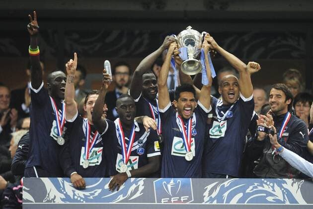 joie des joueurs Bordelais - Benoit Tremoulinas brandissant le trophee - podium FOOTBALL : Evian Thonon Gaillard FC vs Girondins Bordeaux - Finale coupe de France - 31 05 2013 JBAutissier 