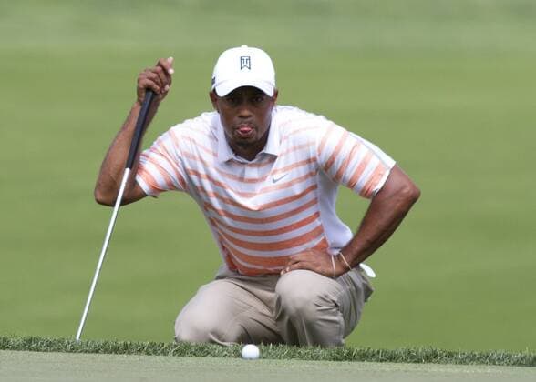 31 May 2013: Tiger Woods lining up a putt during the second round of the Memorial Tournament held at Muirfield Village G.C. in Dublin, Ohio. GOLF: MAY 31 PGA Golf Herren - The Memorial Tournament - Second Round Icon130531045 EDITORIAL USE ONLY