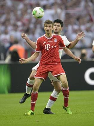 01.06.2013 - Fussball - Saison 2012 2013 - DFB - Vereinspokal Pokal - Finale Endspiel Pokalfinale : FC Bayern München - VfB Stuttgart - - Thomas Müller Mueller (25, FC Bayern München FCB) Serdar Tasci (5, VfB Stuttgart )
