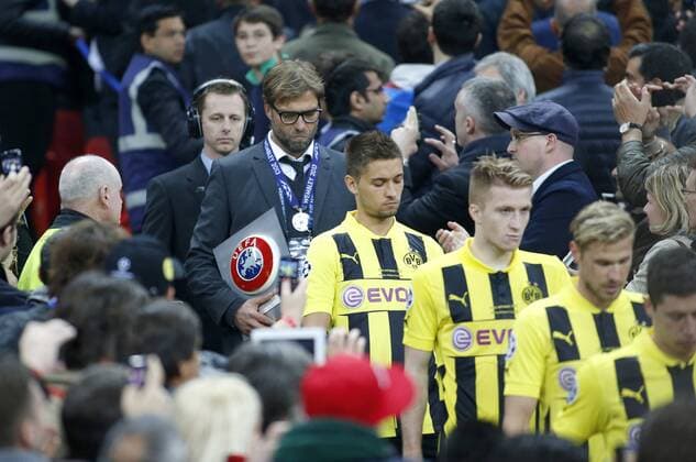 BVB players, Dortmunds Coach Jürgen Klopp (L) disappointed after the final of the Champions league between Borussia Dortmund and FC Bayern Munich, Wembley Stadium in London on May 25., 2013. Borussia Dortmund gegen FC Bayern München im Finale der Champions League in der Saison 2012 2013 am 25. Mai 2013.