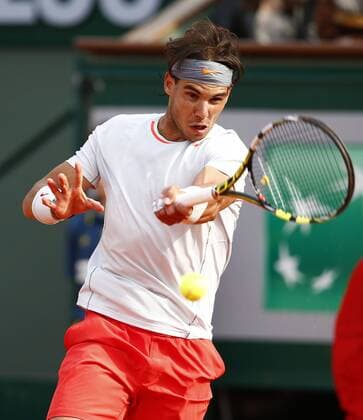 French Open 2013, Roland Garros,Paris,ITF Grand Slam Tennis Tournament, Rafael Nadal (ESP), Aktion,Einzelbild,Halbkoerper,Hochformat,