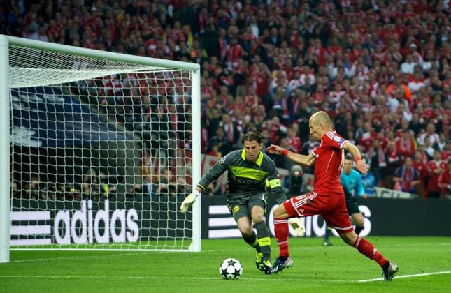 Fussball UEFA Champions League 25.05.2013 Finale London Wembley Stadion Borussia Dortmund (BVB) GER geg FC Bayern München GER 1:2 vlnr TW Roman WEIDENFELLER 1 BorDo Arjen ROBBEN 10 FCB