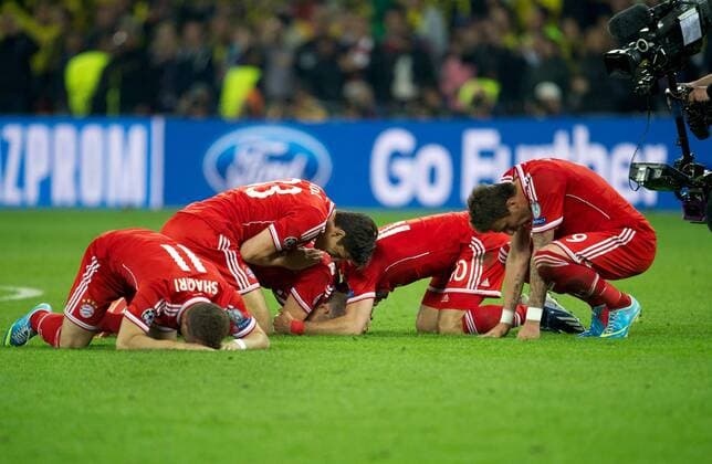 Fussball UEFA Champions League 25.05.2013 Finale London Wembley Stadion Borussia Dortmund BVB GER geg FC Bayern München GER 1:2 Schlussjubel Erschöpfung stille Freude vlnr Xherdan SHAQIRI 11 FCB Mario GOMEZ 33 FCB Bastian SCHWEINSTEIGER 31 FCB Arjen ROBBEN 10 FCB Mario MANDZUKIC 9 FCB