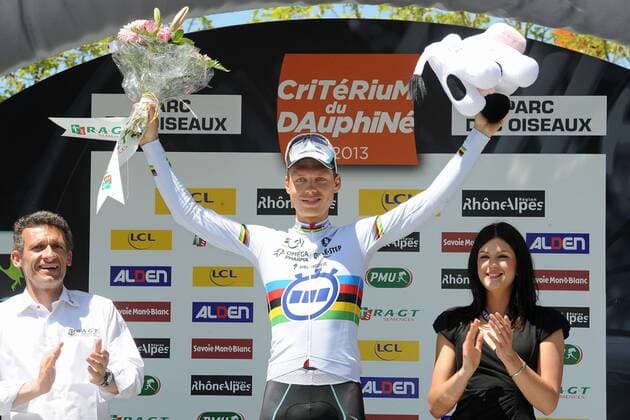 Tony MARTIN ( GER Omega Pharma - Quick Step ) gewinnt überlegen das Einzelzeitfahren des Criterium du Dauphine 2013 - Podium - Jubel - Freude - Emotionen - Aktion - quer - Event: Criterium du Dauphine 2013 - 4.Etappe: Villars-les-Dombes nach Parc des Oiseaux 32.5 km - Location: Frankreich - Europa - Datum: 05.06.2013