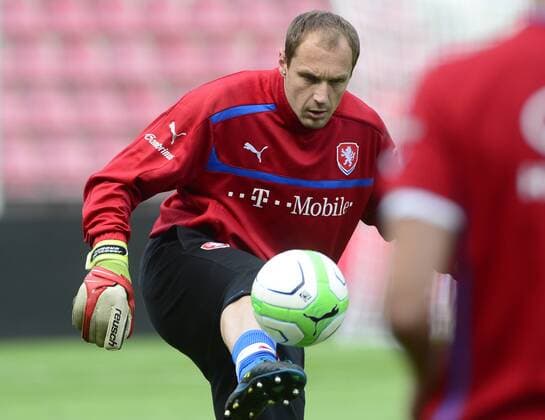 Czech national soccer team goalkeeper Jaroslav Drobny trains in Prague, Czech Republic, June 6, 2013 prior to the World Cup qualification match against Italy. (CTKxPhoto RomanxVondrous) CTKPhotoP201306060765701  vnd 11