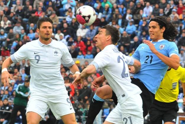 Football, Uruguay vs Francia. Friendly match Uruguays player Edinson Cavani, right, battles for the ball against Francias defense Laurent Koscielny and Olivier Giroud during the friendly football match held at Centenario stadium in Montevideo, Uruguay. . 