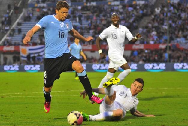 Football, Uruguay vs Francia. Friendly match Uruguay s player, left, battles for the ball against France s defense player Laurent Koscielny during the friendly football match held at Centenario stadium in Montevideo, Uruguay. . 
