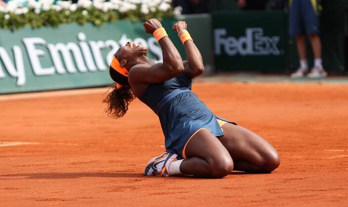(130608) -- PARIS, June 8, 2013 (Xinhua) -- Serena Williams of the United States celebrates after winning the women s singles final match at the French Open tennis tournament in Paris June 8, 2013. (Xinhua Gao Jing) (SP) FRANCE-PARIS-TENNIS-WOMEN S SINGLES FINAL 