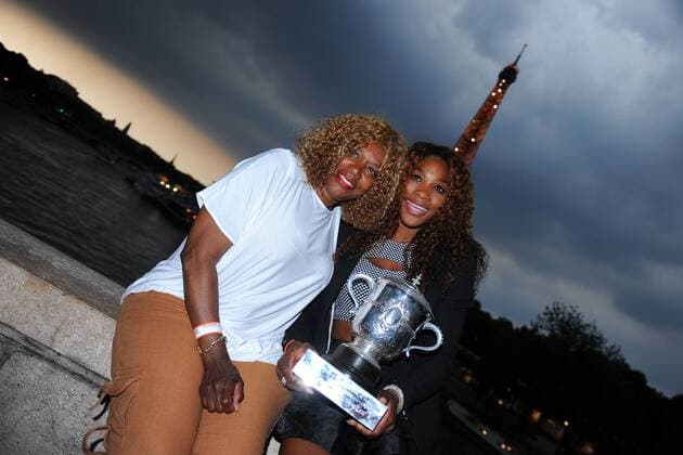 Serena Williams mit Mutter Oracene Price (USA) TENNIS : Roland Garros 2013 - Internationaux de France - - 08 06 2013 TennisXMagazine 