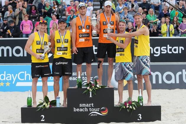 Beachvolleyball: smart beach tour Münster 2013, Supercup - super cup, Siegerehrung Jonathan Erdmann und Kay Matysik (2.Platz), Grzegorz Fijalek und Mariusz Prudel (1.Platz) und Sebastian Dollinger und Stefan Windscheif (3.Platz), xHOCHxZWEIx xMaltexChristiansx