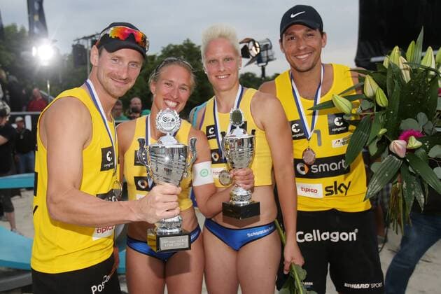 Beachvolleyball: smart beach tour Münster 2013, Supercup - super cup, Siegerehrung Elena Kiesling und Jana Koehler (2.Platz), Jonathan Erdmann und Kay Matysik (2.Platz), xHOCHxZWEIx xMaltexChristiansx