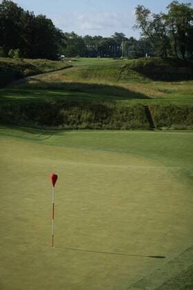 June 11 2013: General view of the Green on the 17th hole looking back on to the tee area during tuesday s practice round at the 2013 U.S. Open hosted by Merion Golf Club in Ardmore, PA. GOLF: JUN 11 PGA Golf Herren - U.S. Open - Tuesday Practice Round Icon20326017 EDITORIAL USE ONLY