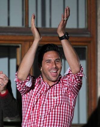 Samstag 11.05.2013, 1. Bundesliga Saison 12 13 33. Spieltag in München, FC Bayern München - , Meisterfeier auf dem Münchner Rathaus Balkon Claudio Pizarro (FCB) DeFodi038