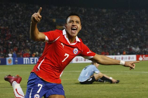 MENDOZA 08 07 2011 SOCCER, CHILE VS URUGUAY COPA AMERICA ARGENTINA 2011. CHILE S ALEXIS SANCHEZ, CENTER, CELEBRATES HIS GOAL AGAINST URUGUAY DURING THE SOCCER GAME FOR GROUP C AT MALVINAS ARGENTINAS STADIUM. SAN JUAN, ARGENTINA. 08 07 2011 FUTBOL, CHILE VS URUGUAY. 