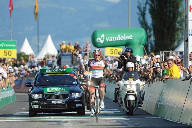 Gregory RAST ( SWI Team RadioShack - Leopard ) gewinnt endlich für die Eidgenossen eine Etappe - Zielankunft - Jubel - Freude - Emotionen - quer - Event: Tour de Suisse 2013 - 6.Etappe: Leuggern nach Meilen 187.9 km - Location: Schweiz - Europa - Datum: 13.06.2013