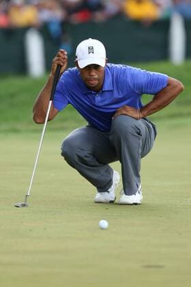 June 13 2013: Tiger Woods lines up a putt during the first round at the 2013 U.S. Open hosted by Merion Golf Club in Ardmore, PA. GOLF: JUN 13 PGA Golf Herren - U.S. Open - First Round Icon1306130931 EDITORIAL USE ONLY
