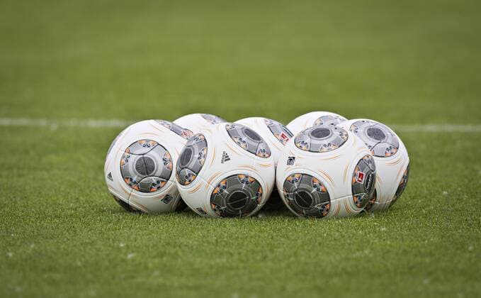 Düsseldorf, 14.06.2013, ESPRIT - ARENA Torfabrik: Offizieller Spielball der Bundesliga Fortuna Düsseldorf - Trainingsauftakt