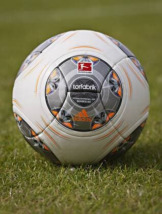 Düsseldorf, 14.06.2013, ESPRIT - ARENA Torfabrik: Offizieller Spielball der Bundesliga Fortuna Düsseldorf - Trainingsauftakt
