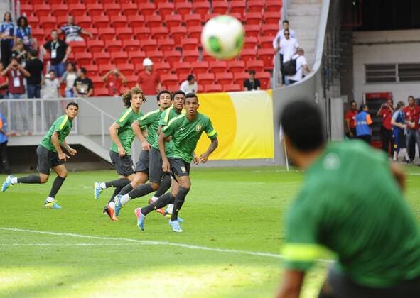 June 14, 2013 - Brasilia, Distrito Federal, Brazil - Luiz Gustavo - The Brazilian Team during the session training today at Brazilian National Stadium. Soccer 2013- Confederations Cup- Brazil Training Session.  - ZUMAm11