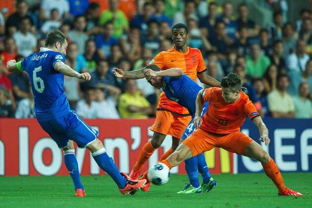 (L-R) Luca Caldirola of Italy U21, Georginio Wijnaldum of Holland U21, Marco Verratti of Italy U21, Marco van Ginkel of Holland U21 during the UEFA EURO U21 championship semi-final match between Italy and Netherlands on June 15, 2013 at the HaMoshava stadium at Petach Tikva, Israel. Italy U21 v Holland U21 UEFA EURO U21 2012 2013 xVIxxIVx 1608026