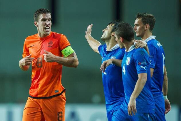 (L-R) Kevin Strootman of Holland U21, Giulio Donati of Italy U21, Marco Verratti of Italy U21, Manolo Gabbiadini of Italy U21 during the UEFA EURO U21 championship semi-final match between Italy and Netherlands on June 15, 2013 at the HaMoshava stadium at Petach Tikva, Israel. Italy U21 v Holland U21 UEFA EURO U21 2012 2013 xVIxxIVx 1608238