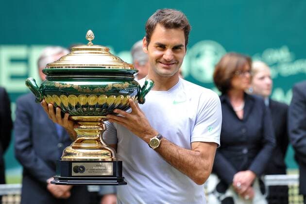 Tennis Gerry Weber Open 2013 am 16.06.2013 im Gerry Weber Stadion in Halle Roger Federer ( SUI ) gewinnt die 21.Gerry Weber Open und hält den Pokal in den Händen