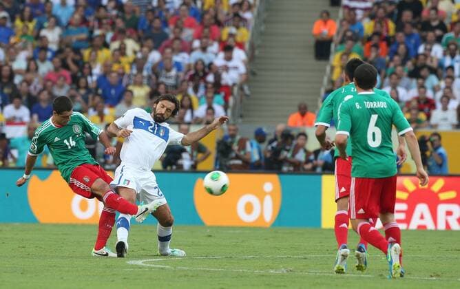 Javier Hernandez (Chicharito) ( 14), (MEX), Andrea PIRLO ( 21), (ITA), - Mexiko vs Italien, Confed Cup 2013, Estadio Mario Filho, Maracana. RIO DE JANEIRO RJ - Data:16 06 2013 x(65)xRuixPortoxFilhox xFotoarenax  (17126)