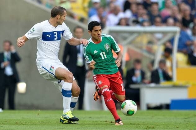RIO DE JANEIRO, RJ - 16 06 2013: MEXICO vs ITALY: - Giorgio CHIELLINI (e), Javier AQUINO (d) - Confed Cup - Maracana. ( x(11)xCelsoxPupox xFotoarenax  (17126)