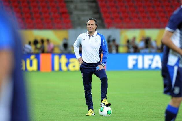 RECIFE, June 18, 2013 - Italy s head coach Cesare Prandelli attends a training session at the Arena Pernambuco Stadium, in Recife, Brazil, on June 18, 2013. Italy will face Japan on Wednesday, in its second match during the the FIFA Confederations Cup Brazil 2013. (Xinhua Nicolas Celaya) (fnc) (sp) (SP)BRAZIL-RECIFE-CONFEDERATIONS-ITALY 