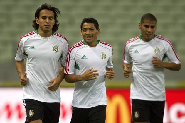 FORTALEZA, June 18, 2013 - Mexico s Gerardo Flores (L), Javier Aquino (C) and Carlos Salcido attend a training session at the Castelao Stadium, in Fortaleza, Brazil, on June 18, 2013. Mexico will face Brazil on Wednesday its second match during the the FIFA Confederations Cup Brazil 2013. (Xinhua StraffonImages) (fnc) (sp) (SP)BRAZIL-FORTALEZA-CONFEDERATIONS-MEXICO 
