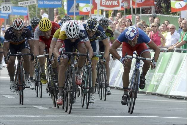 Kenny De Haes (Belgium Team Lotto Belisol) - Nacer Bouhanni (France Team FdJ - Uvex) CYCLISME : Course Halle - Ingooigen - Halle - 19 06 2013 Photonews Panoramic 