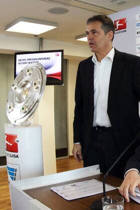 ANDREAS RETTIG DFL GESCHAEFTSFÜHRER PRESSEKONFERENZ VORSTELLUNG DES BUNDESLIGA SPIELPLANS DER SAISON 2013 14 DFL FRANKFURT