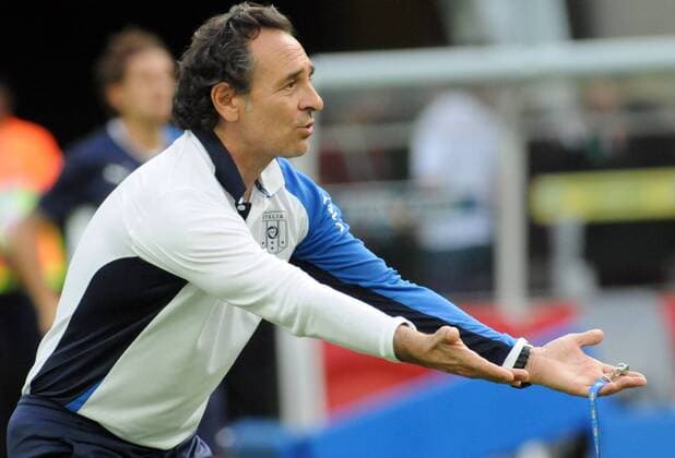 BAHIA, June 21, 2013 -- Italy s head coach Cesare Prandelli participates in a training session at Arena Fonte Nova Stadium in Salvador, Brazil, on June 21, 2013. Italy will face Brazil on Saturday in its third match of the FIFA Confederations Cup Brazil 2013. (Xinhua Nicolas Celaya) (itm) (SP)BRAZIL-SALVADOR-CONFEDERATIONS-ITALY 