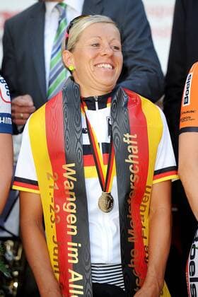 Trixi WORRACK ( GER Team Specialized - Lululemon ) freut sich auf dem Podium über die Goldmedaille bei den Frauen - Jubel - Freude - Emotionen - Zielankunft - Aktion - hoch - Event: Deutsche Meisterschaften 2013 - Strassenrennen der Frauen 2013 - Location: Deutschland - Wangen - Baden Württemberg - Europa - Datum: 22.06.2013
