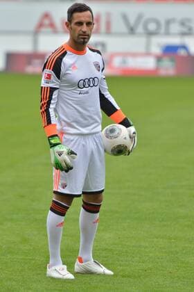 Ramazan Oezcan, Torwart (FC Ingolstadt), Einzelbild, FC Ingolstadt 04, Team- und Portraitfotos, , Sport, Ballsport, Fussball, Bundesliga 2, Ingolstadt, Audi Sportpark,