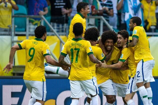 Jubel um Torschütze Dante - Italien - Brasilien Arena Fonte Nova. Salvador BA - 22 06 2013. x(725)xMarceloxMachadoxdexMelox x  (17132)
